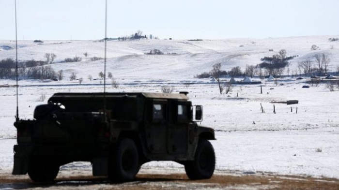 Dakota pipeline: Police arrest 76 as protests continue